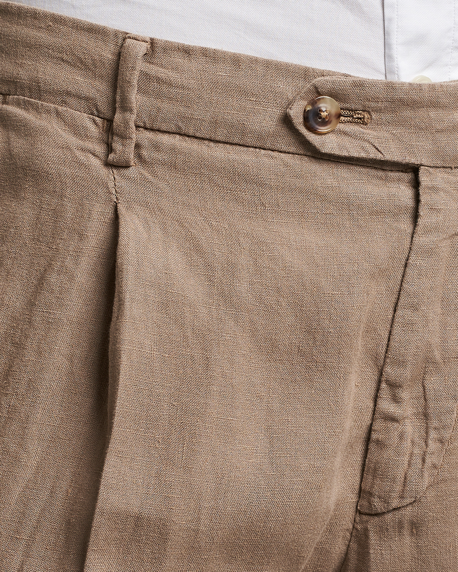 Hombres | Pantalones | Lardini | Pleated Linen Trousers Beige