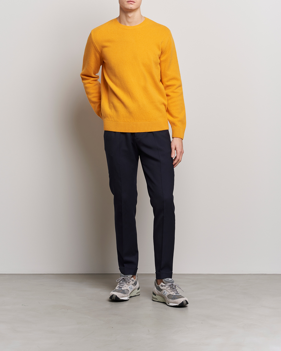 Hombres | Jerséis y prendas de punto | Colorful Standard | Classic Merino Wool Crew Neck Burned Yellow