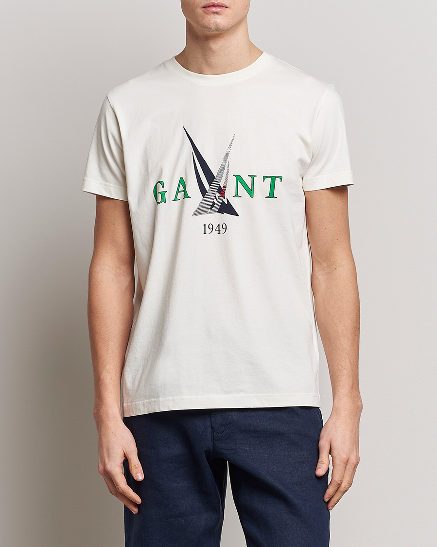 Hombres | Camisetas | GANT | Sailing Logo Crew Neck T-Shirt Cream