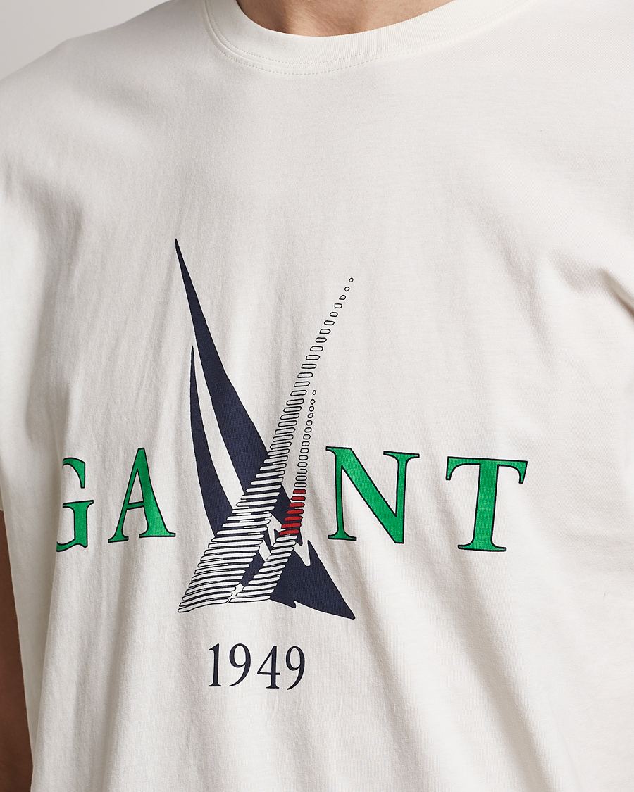Hombres | Camisetas | GANT | Sailing Logo Crew Neck T-Shirt Cream