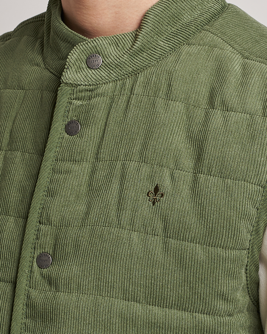 Hombres | Chalecos | Morris | Woburn Baby Cord Vest Sage Green