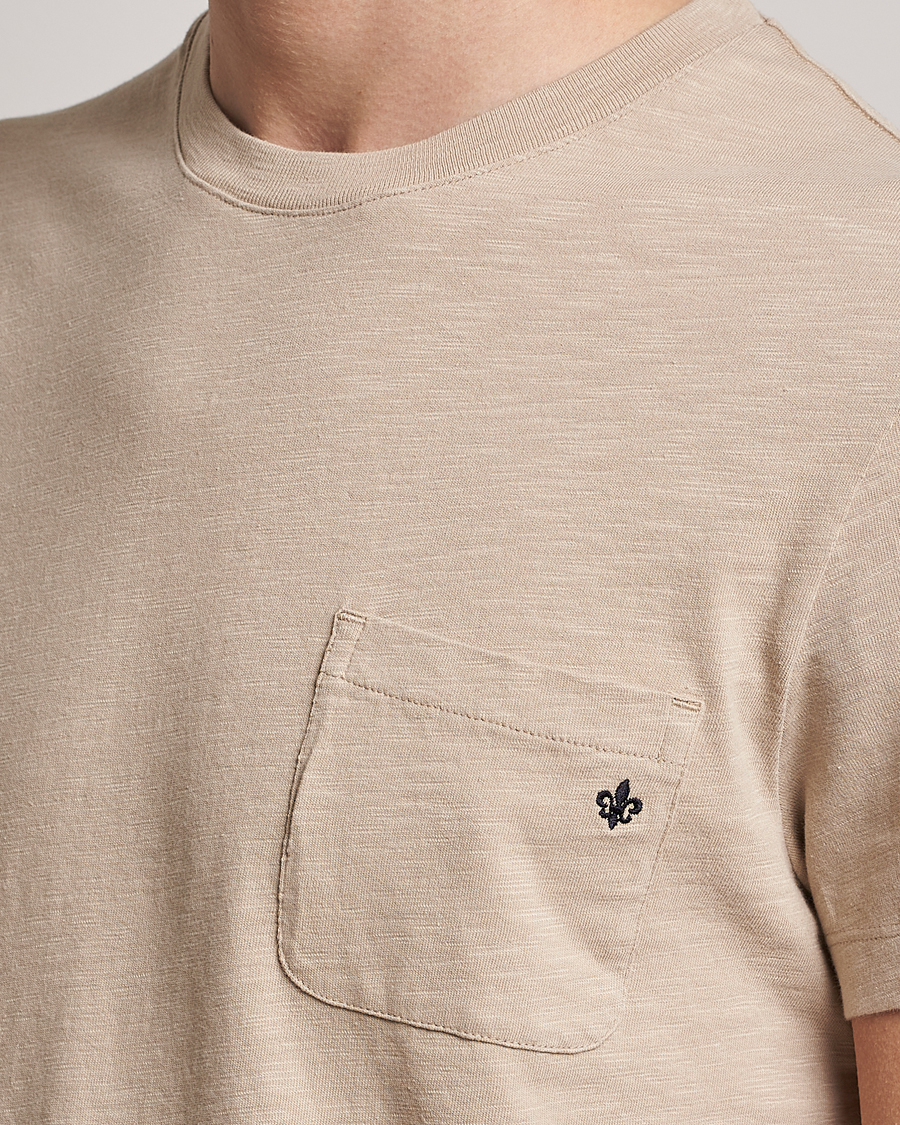 Hombres | Camisetas | Morris | Lily Slub Pocket Crew Neck Tee Beige