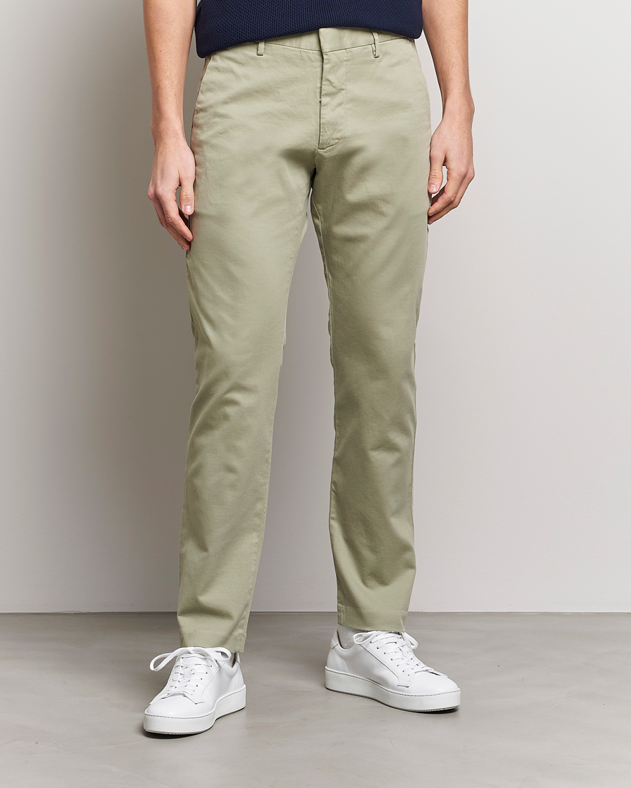 Hombres | Pantalones | NN07 | Theo Regular Fit Stretch Chinos Oil Green