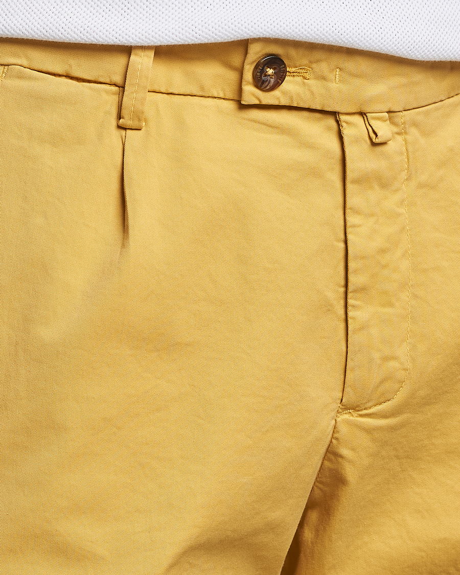 Hombres | Pantalones cortos | Briglia 1949 | Pleated Cotton Shorts Yellow