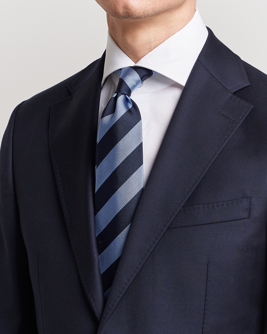 Hombres | Corbatas | Amanda Christensen | Regemental Stripe Classic Tie 8 cm Sky Blue/Navy
