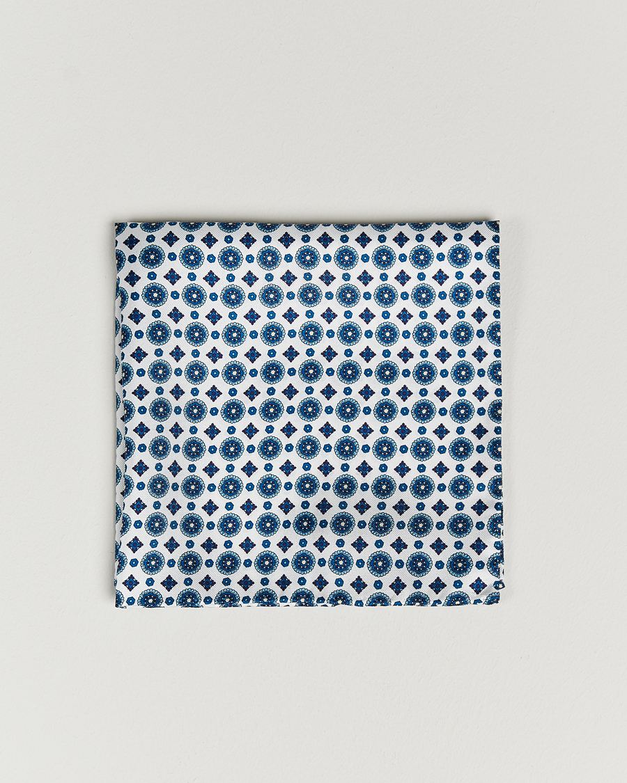 Hombres | Amanda Christensen Medallion Silk Pocket Square White | Amanda Christensen | Medallion Silk Pocket Square White