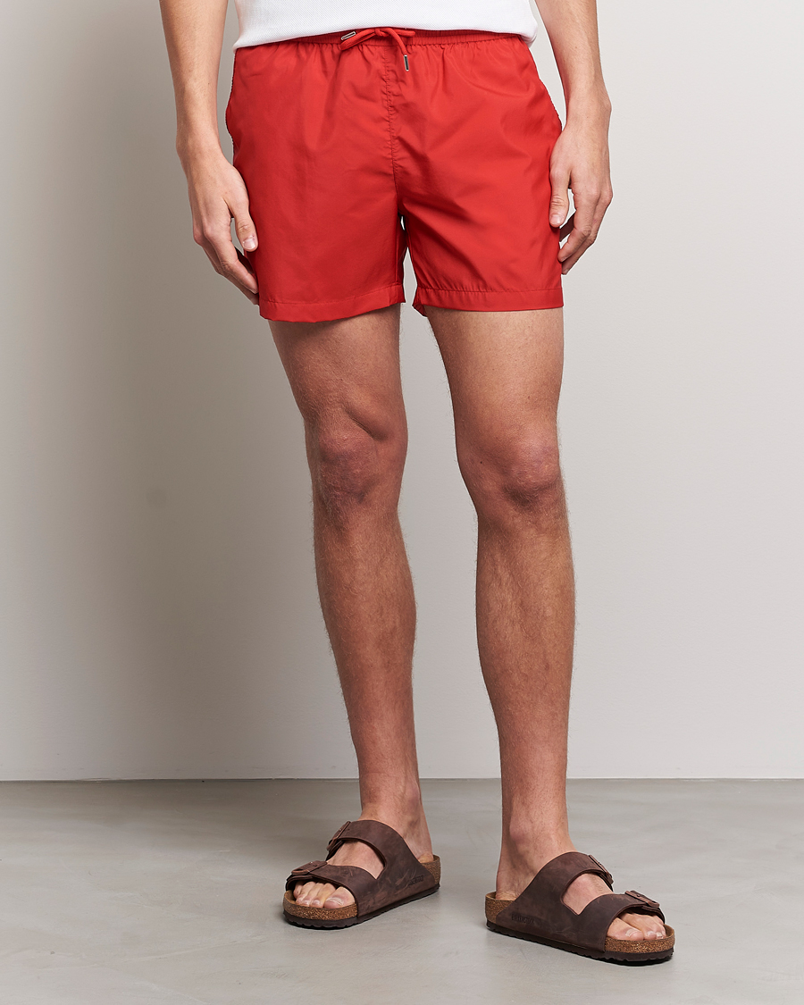 Hombres | Bañadores | The Resort Co | Classic Swimshorts Ruby Red