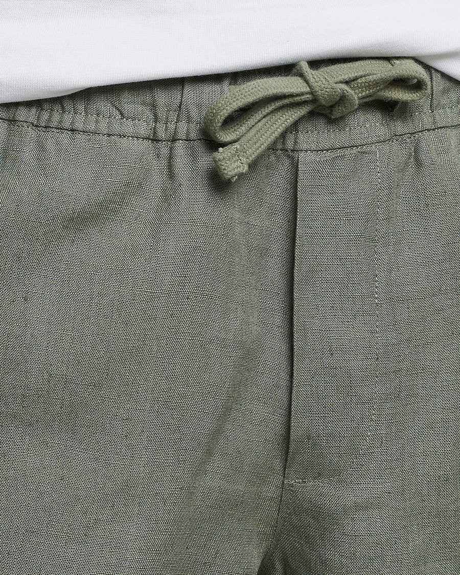 Hombres | Pantalones cortos | A Day's March | Ipu Drawstring Linen Shorts Dusty Green