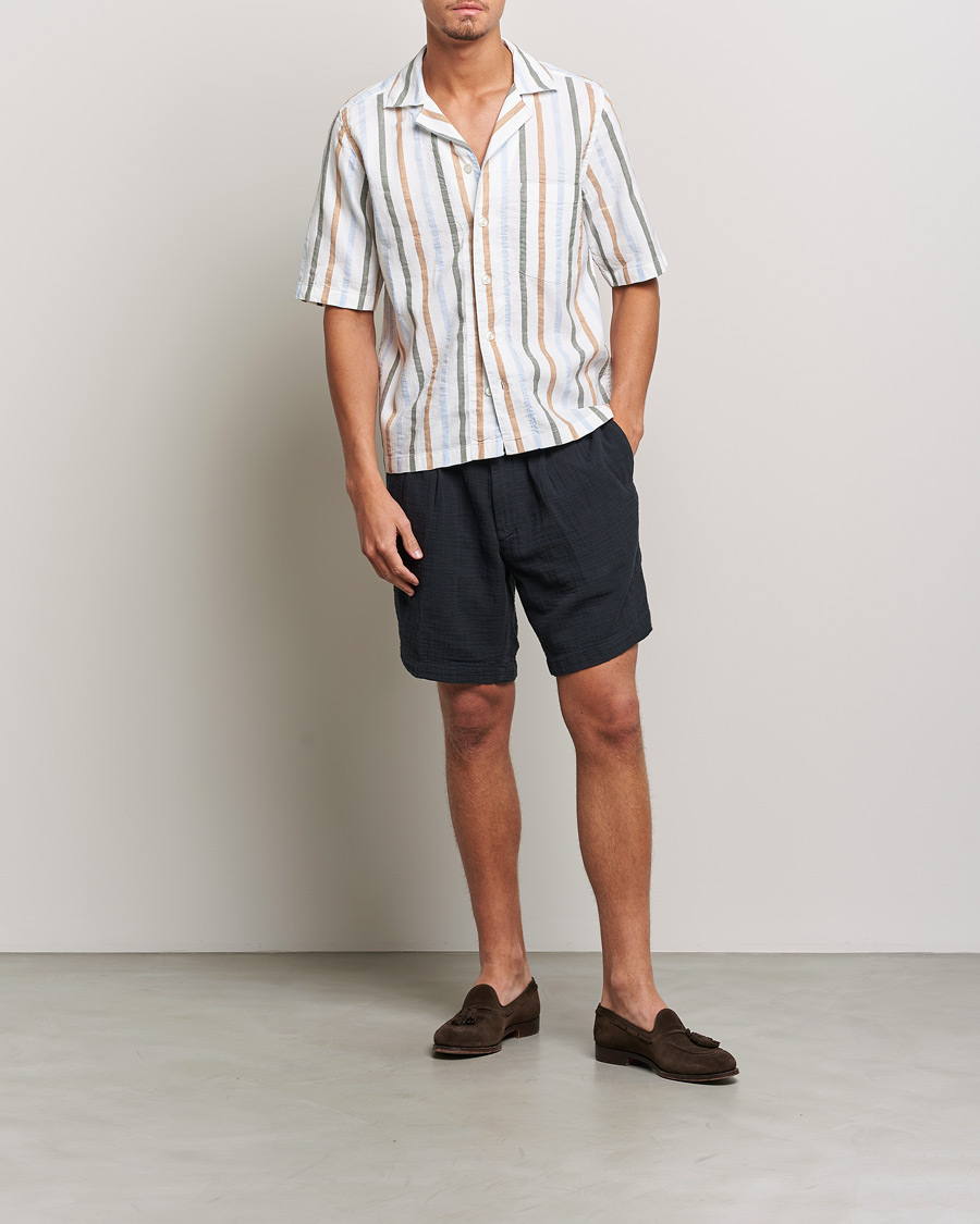 Hombres | Pantalones cortos | Oscar Jacobson | Tanker Pleated Crepe Cotton Shorts Navy
