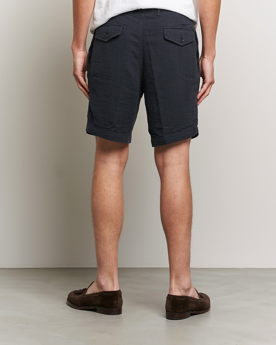 Hombres | Pantalones cortos | Oscar Jacobson | Tanker Pleated Crepe Cotton Shorts Navy
