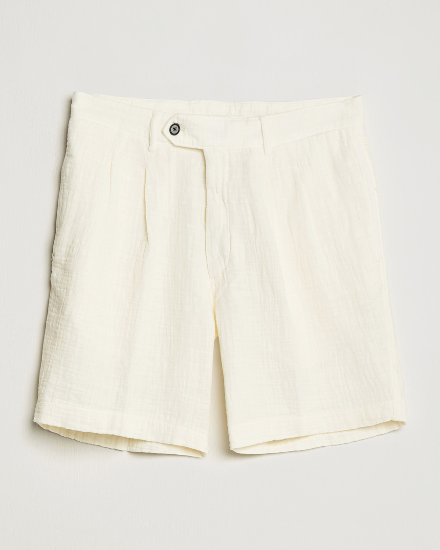 Hombres | Pantalones cortos | Oscar Jacobson | Tanker Pleated Crepe Cotton Shorts White