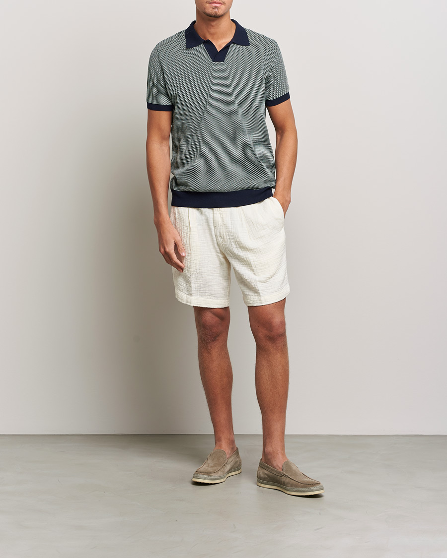 Hombres | Pantalones cortos | Oscar Jacobson | Tanker Pleated Crepe Cotton Shorts White