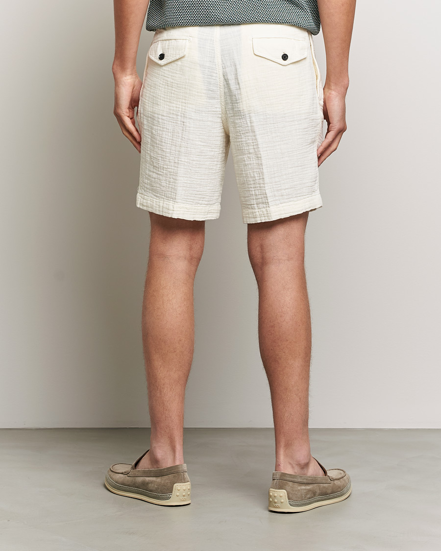Hombres | Pantalones cortos | Oscar Jacobson | Tanker Pleated Crepe Cotton Shorts White