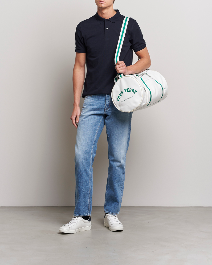 Hombres | Fred Perry Classic Barrel Bag Snow White | Fred Perry | Classic Barrel Bag Snow White