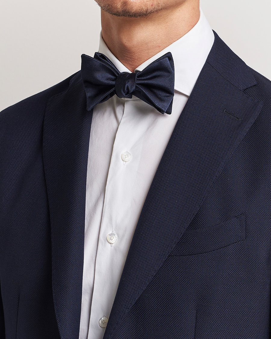 Hombres | E. Marinella Silk Bow Tie Navy Satin | E. Marinella | Silk Bow Tie Navy Satin