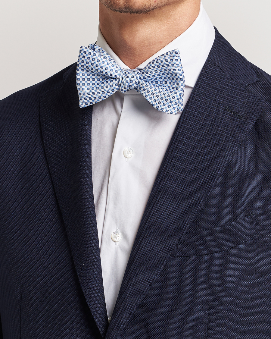 Hombres | E. Marinella Silk Bow Tie White/Blue | E. Marinella | Silk Bow Tie White/Blue