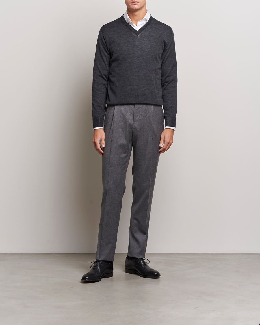 Hombres | Jerséis y prendas de punto | Canali | Merino Wool V-Neck Charcoal
