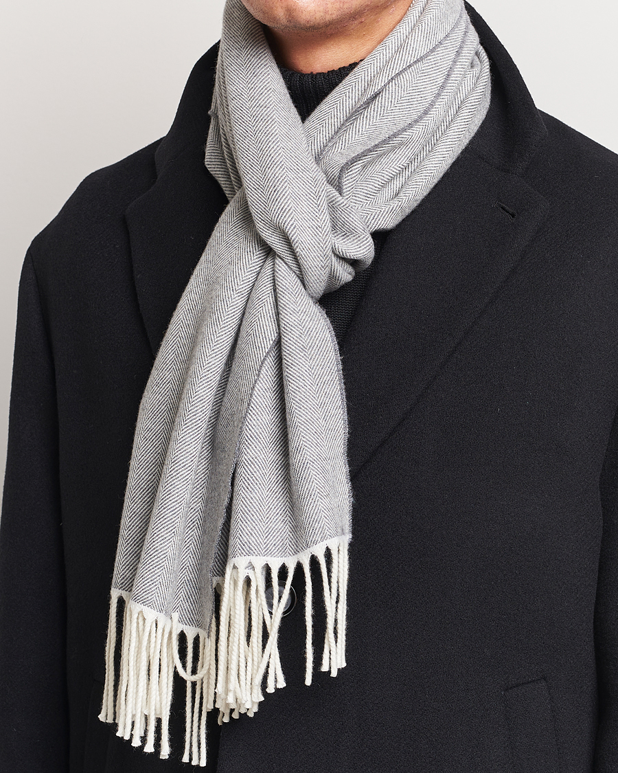 Hombres | Canali Herringbone Wool Scarf Light Grey | Canali | Herringbone Wool Scarf Light Grey