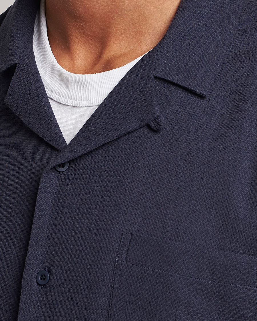 Hombres | Camisas | Sunspel | Waffle Camp Collar Shirt Navy