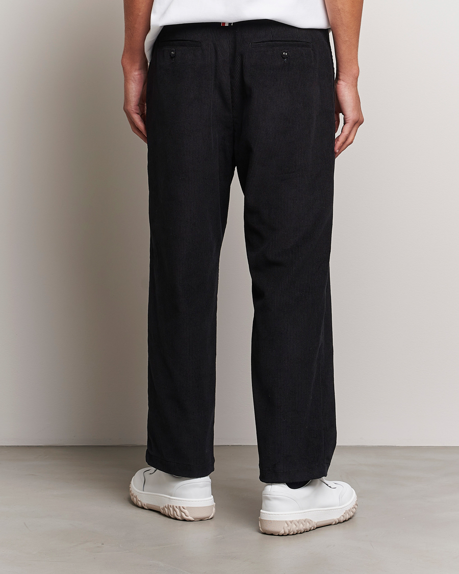 Hombres | Pantalones | Thom Browne | Straight Cropped Corduroy Trousers Black