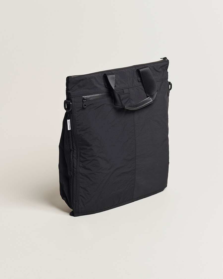 Hombres | mazi untitled Helmet Bag 02 Nylon Tote Black | mazi untitled | Helmet Bag 02 Nylon Tote Black