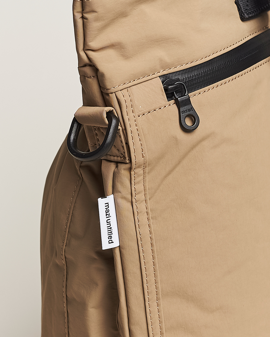Hombres | mazi untitled Helmet Bag 02 Nylon Tote Beige | mazi untitled | Helmet Bag 02 Nylon Tote Beige