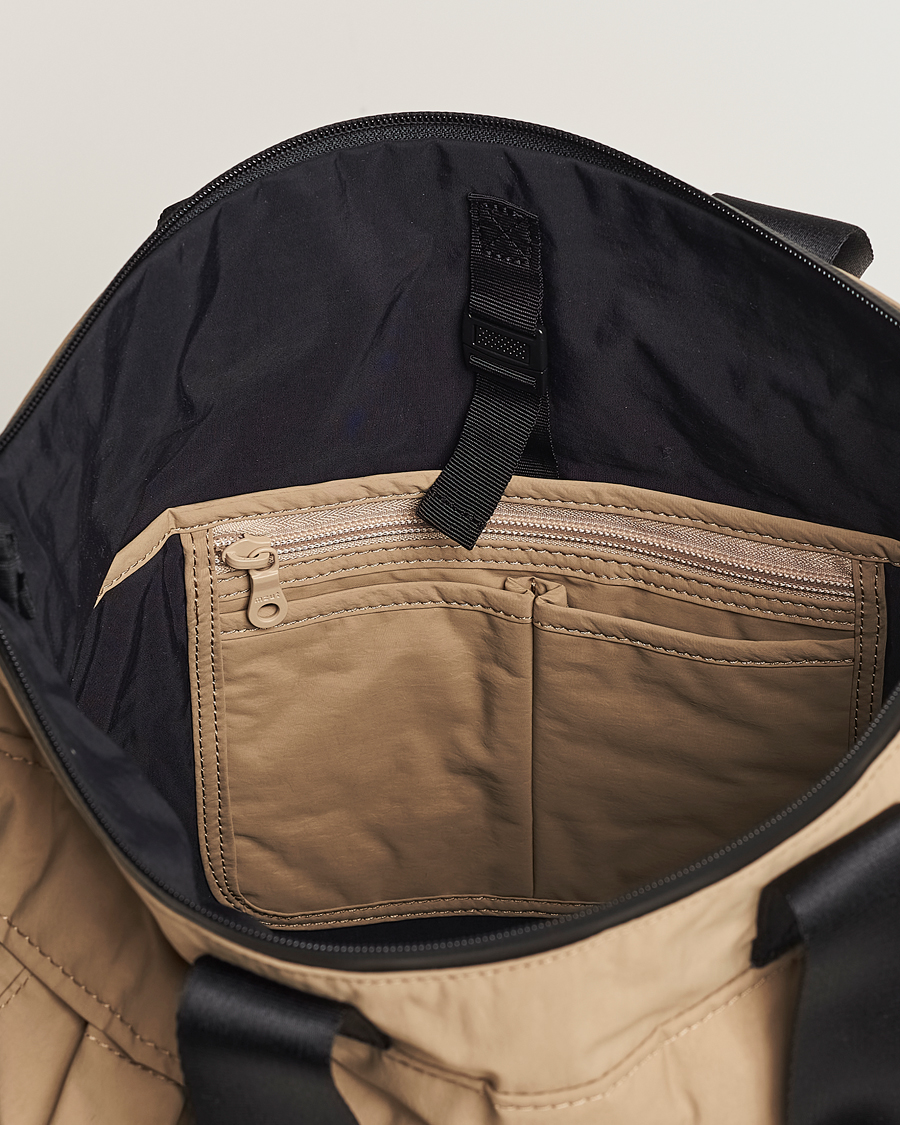 Hombres | mazi untitled Helmet Bag 02 Nylon Tote Beige | mazi untitled | Helmet Bag 02 Nylon Tote Beige