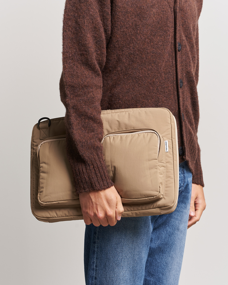 Hombres | mazi untitled AM Case 02 Nylon Portfolio Beige | mazi untitled | AM Case 02 Nylon Portfolio Beige