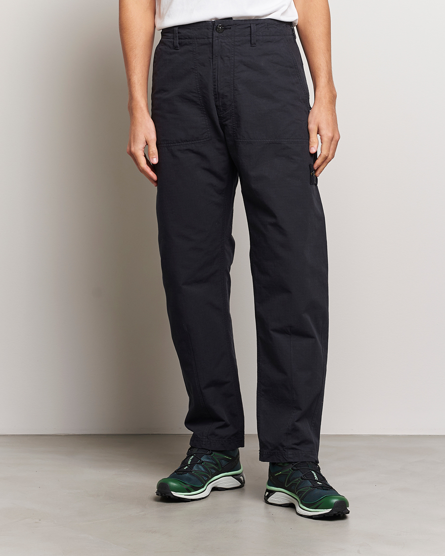 Hombres | Pantalones | Stone Island | Garment Dyed Ripstop Trousers Navy Blue