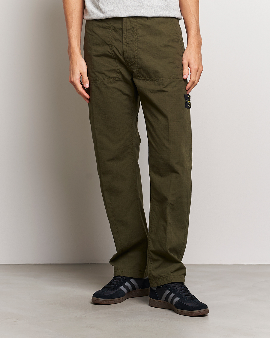 Hombres | Pantalones | Stone Island | Garment Dyed Ripstop Trousers Olive