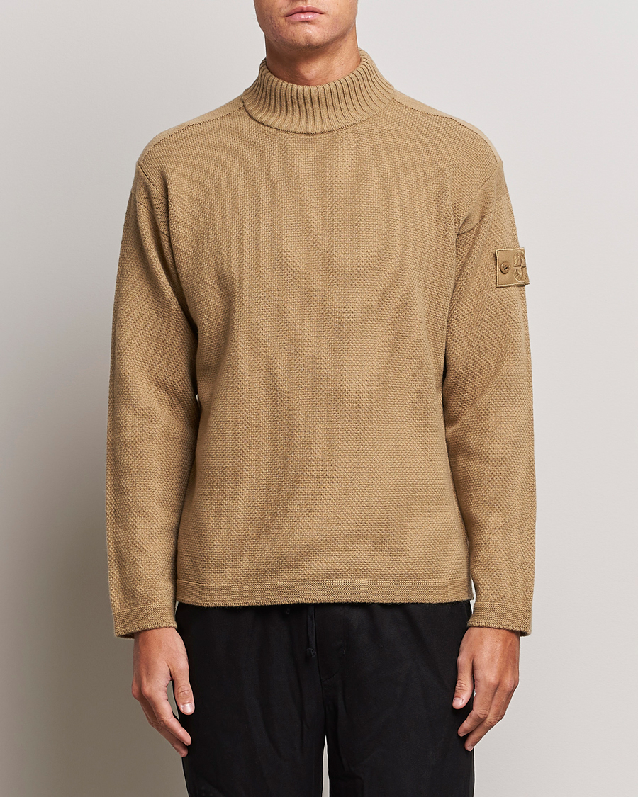 Hombres | Jerséis y prendas de punto | Stone Island | Ghost Piece Geelong Wool Turtleneck Dark Beige