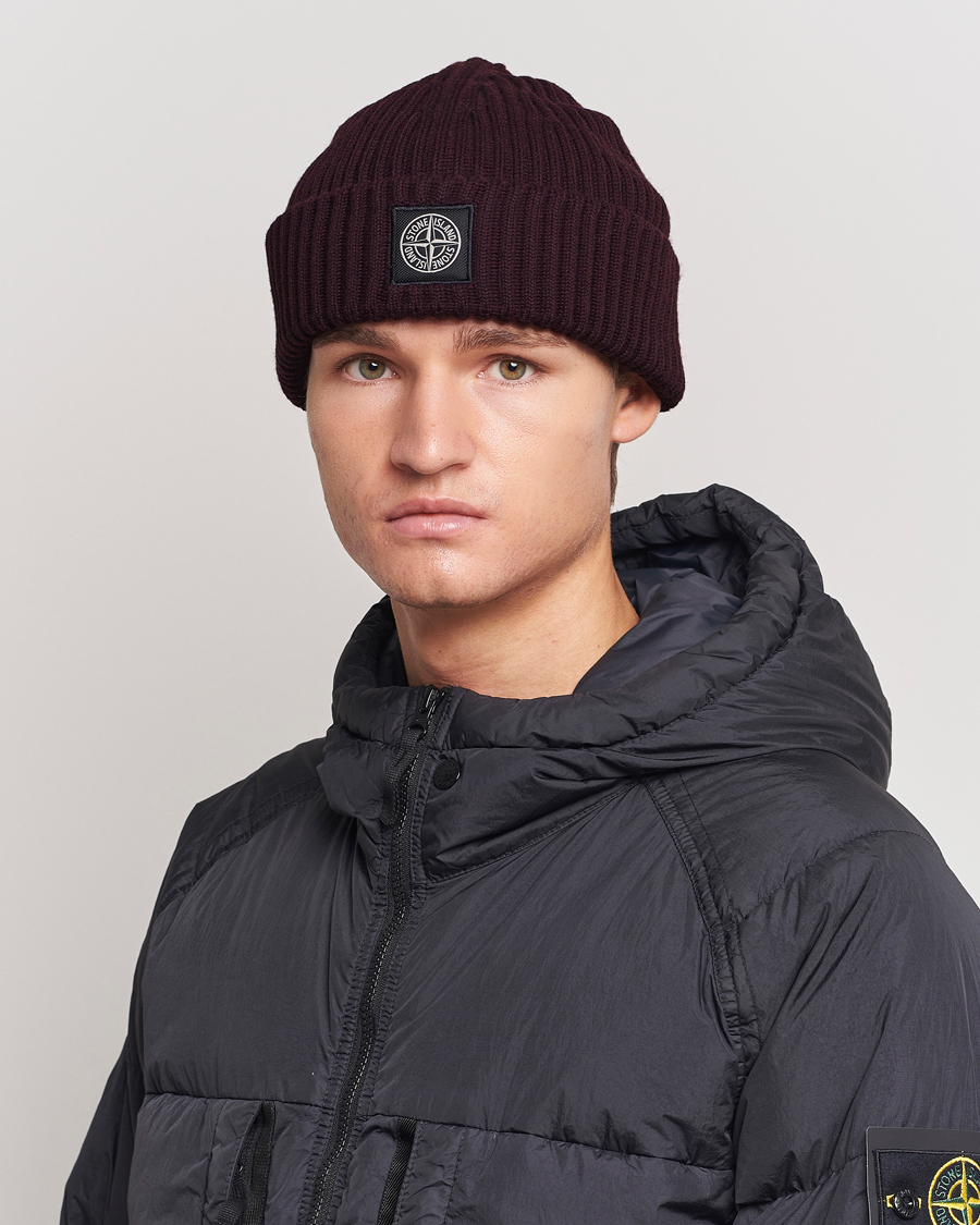 Hombres | Stone Island Full Rib Wool Beanie Dark Burgundy | Stone Island | Full Rib Wool Beanie Dark Burgundy