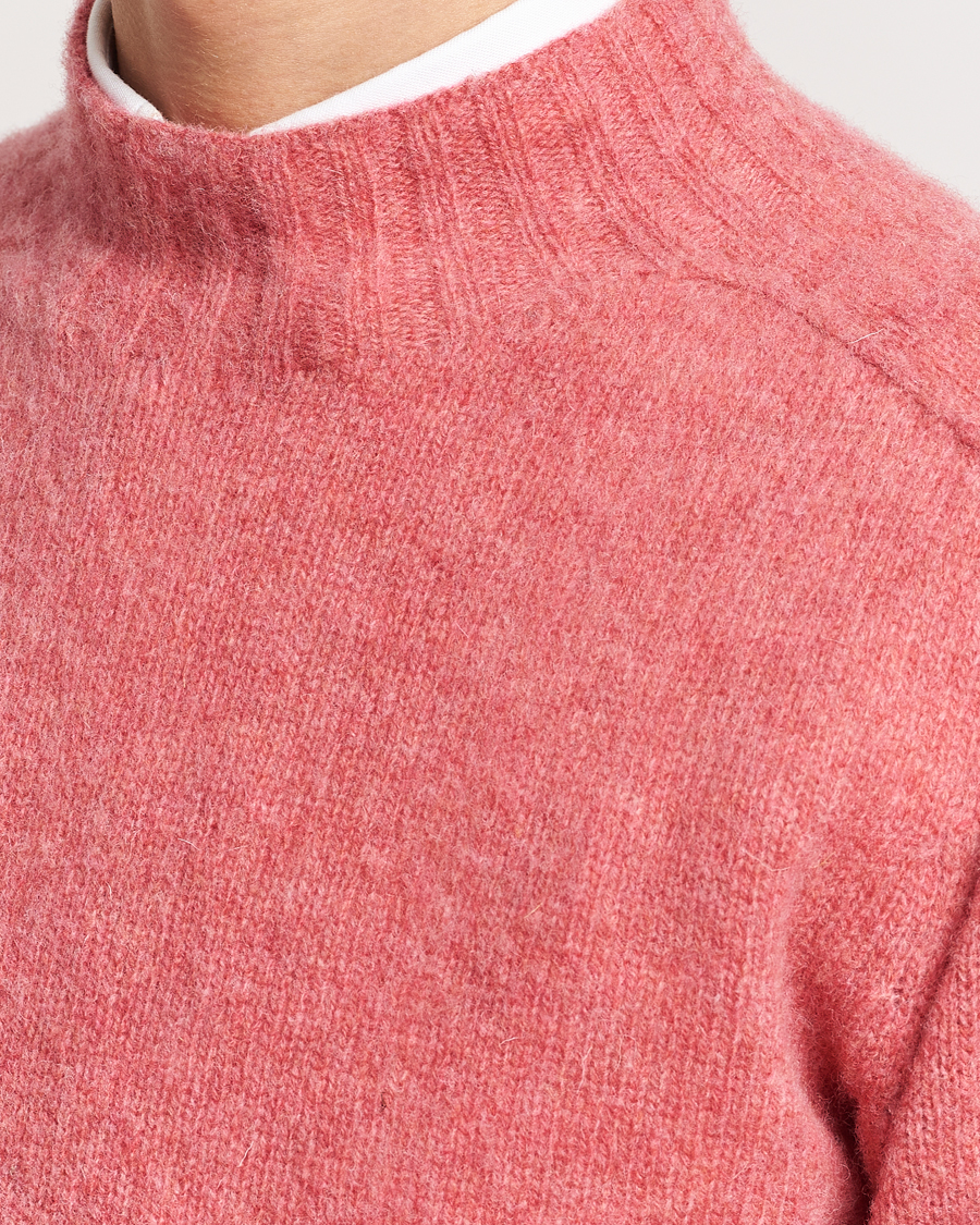 Hombres | Jerséis y prendas de punto | Drake's | Brushed Shetland Mock Neck Jumper Pink