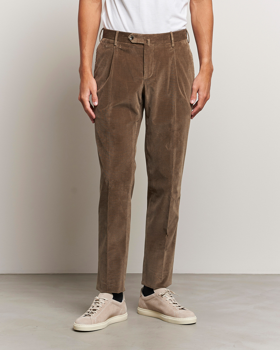 Hombres | Pantalones | PT01 | Slim Fit Pleated Corduroy Trousers Taupe