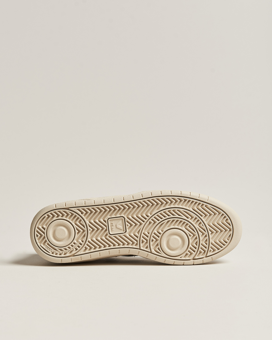 Hombres | Veja V-10 Vegan Leather Sneaker White/Black | Veja | V-10 Vegan Leather Sneaker White/Black