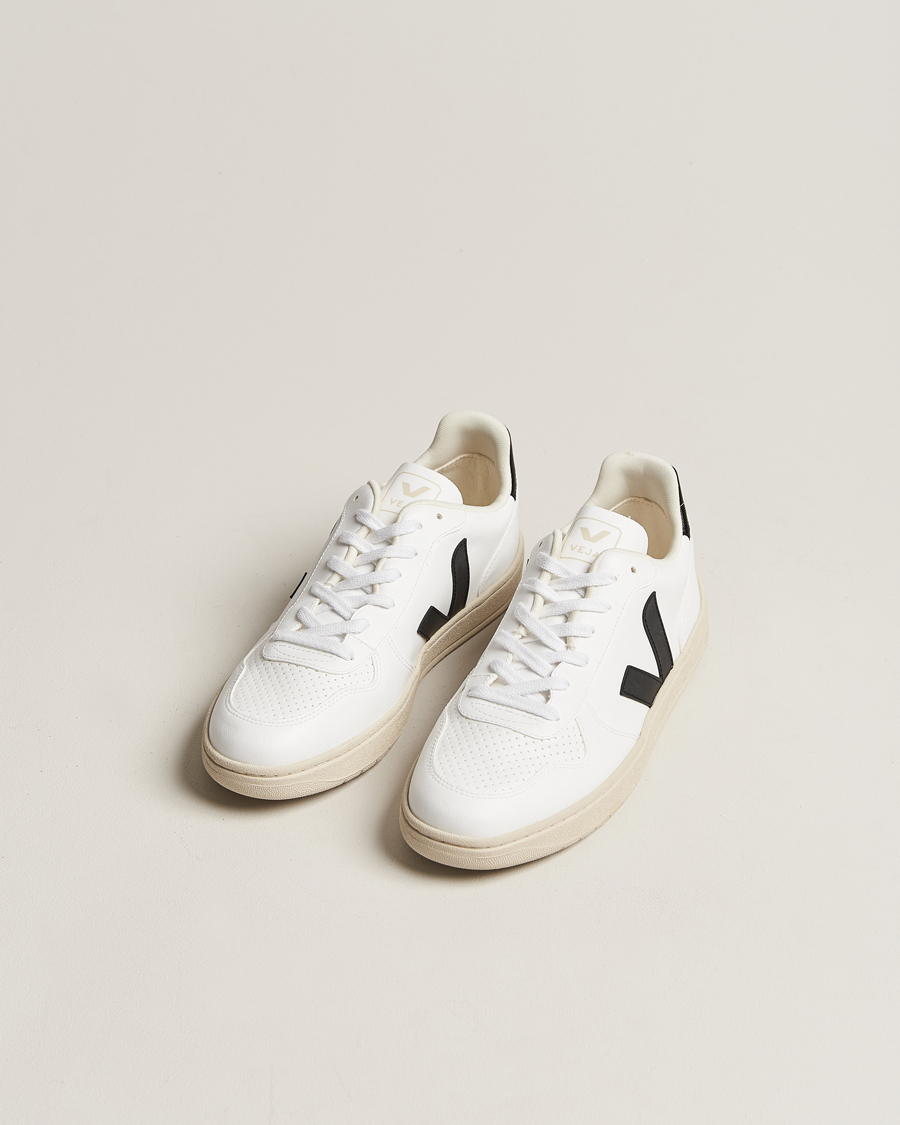 Hombres | Veja V-10 Vegan Leather Sneaker White/Black | Veja | V-10 Vegan Leather Sneaker White/Black