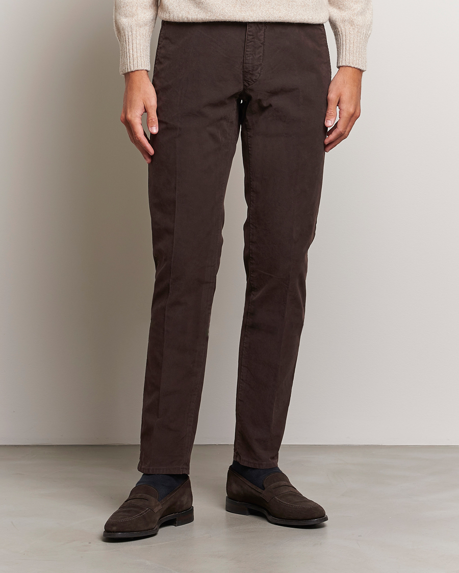 Hombres | Pantalones | Incotex | Slim Fit Garment Dyed Slacks Dark Brown