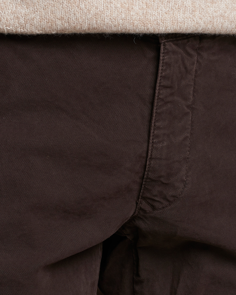 Hombres | Pantalones | Incotex | Slim Fit Garment Dyed Slacks Dark Brown