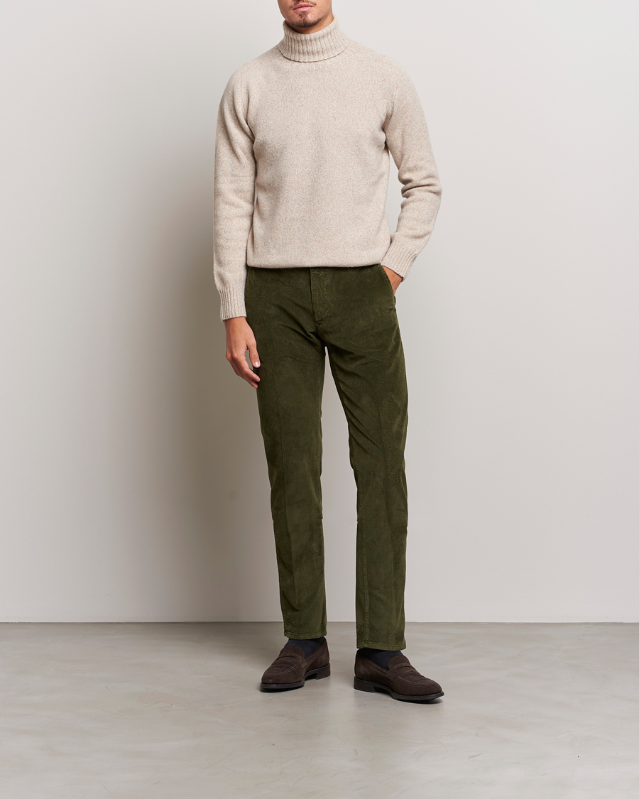Hombres | Pantalones | Incotex | Slim Fit Leisure Cord Slacks Forest Green