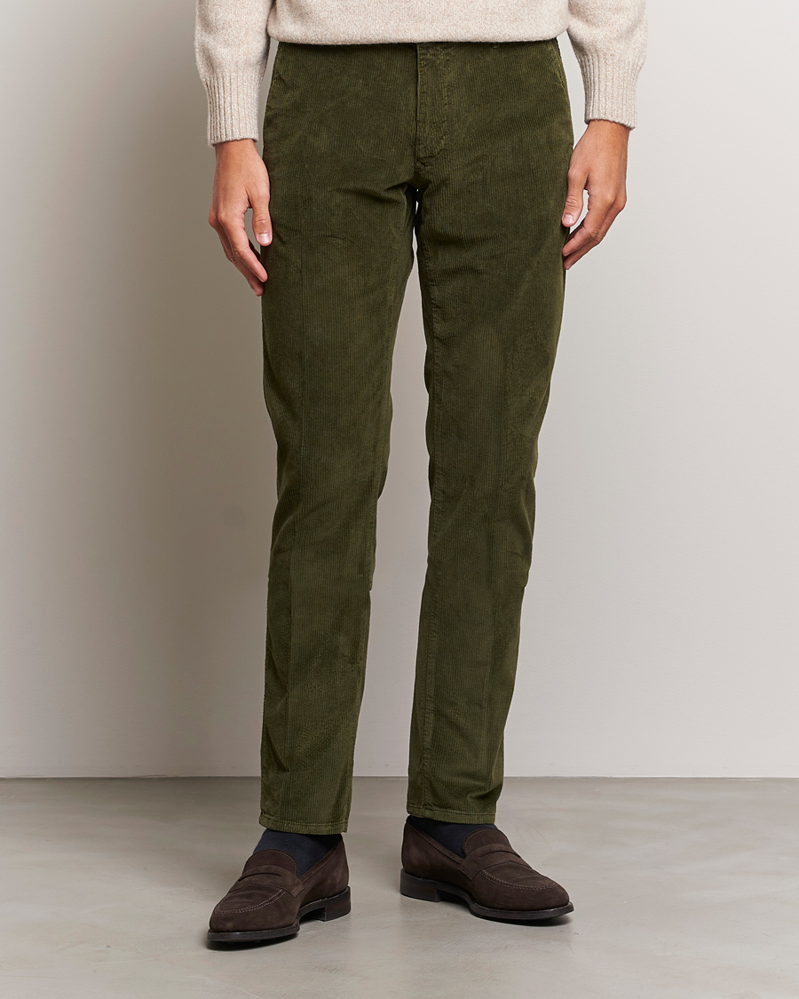 Hombres | Pantalones | Incotex | Slim Fit Leisure Cord Slacks Forest Green