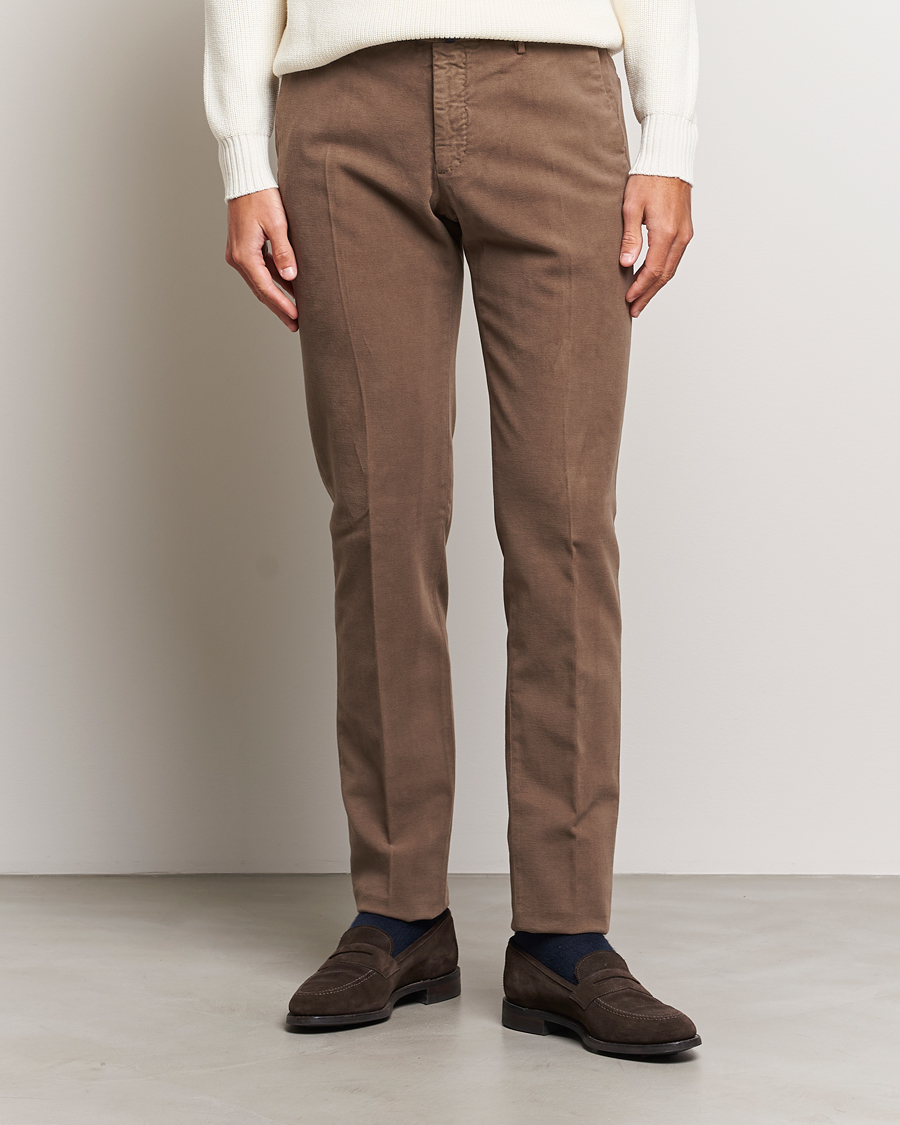 Hombres | Pantalones | Incotex | Slim Fit Luxury Moleskine Trousers Taupe