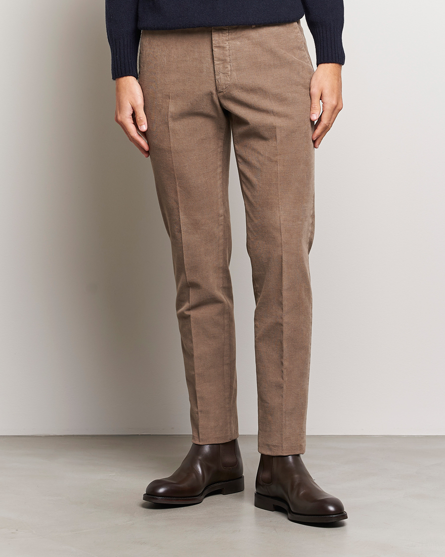Hombres | Pantalones | Incotex | Slim Fit Soft Corduroy Trousers Taupe