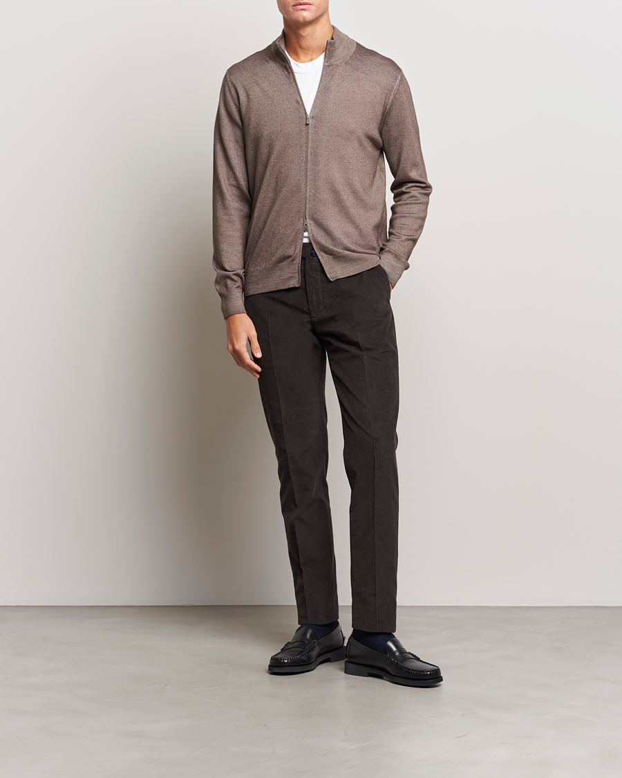 Hombres | Pantalones | Incotex | Slim Fit Soft Corduroy Trousers Dark Brown