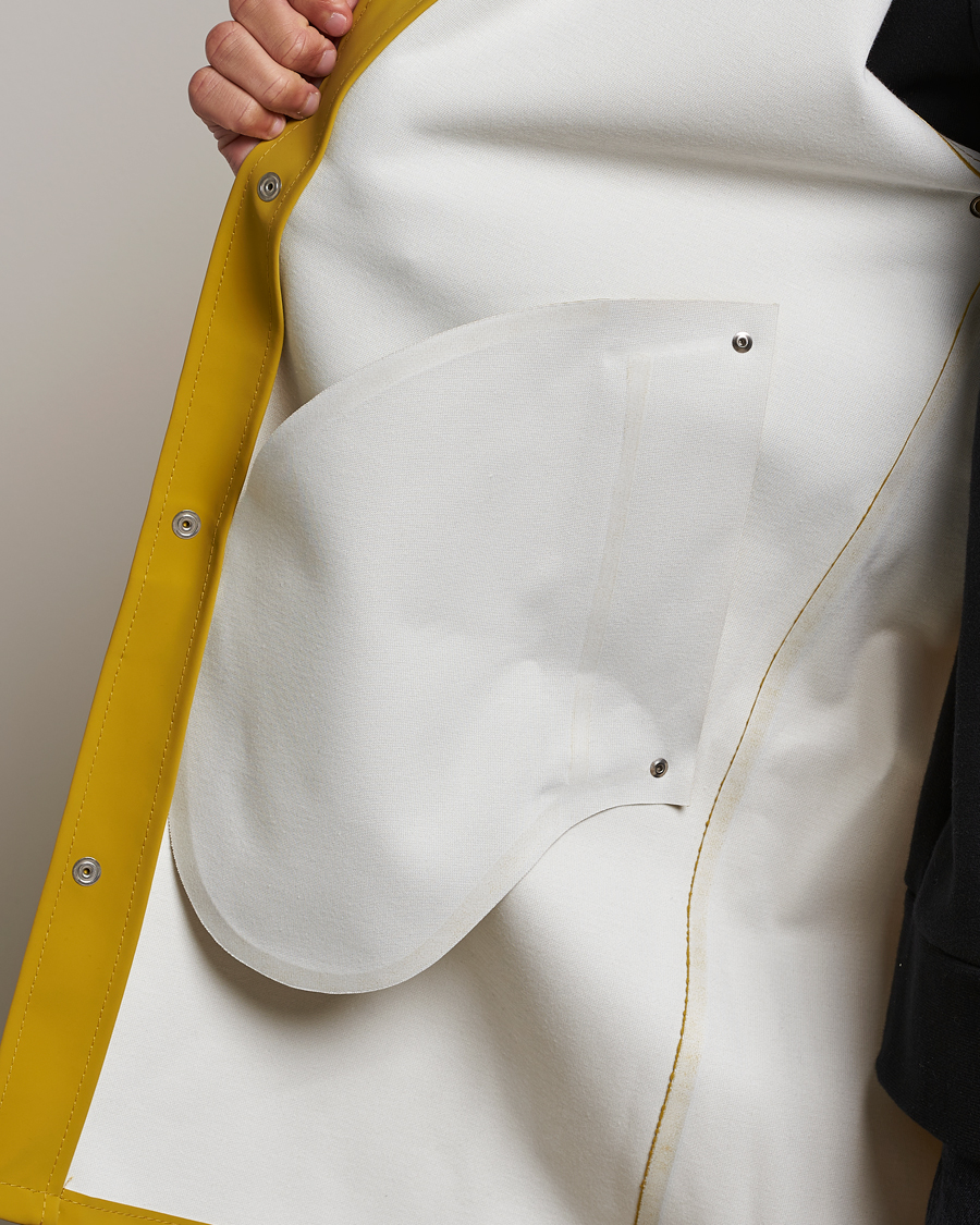 Hombres | Abrigos y chaquetas | Stutterheim | Stockholm Raincoat Suede Gold