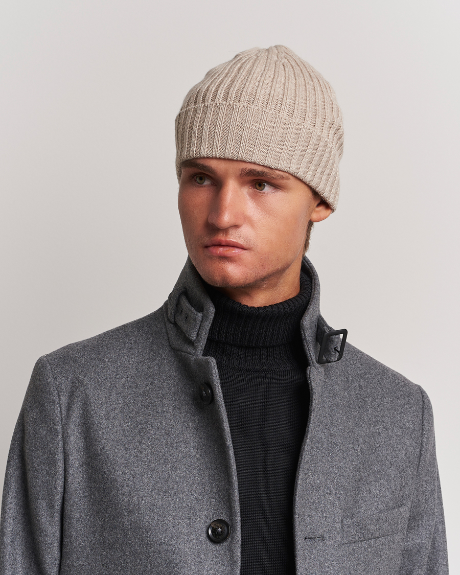 Hombres | Piacenza Cashmere Ribbed Cashmere Beanie Light Beige | Piacenza Cashmere | Ribbed Cashmere Beanie Light Beige