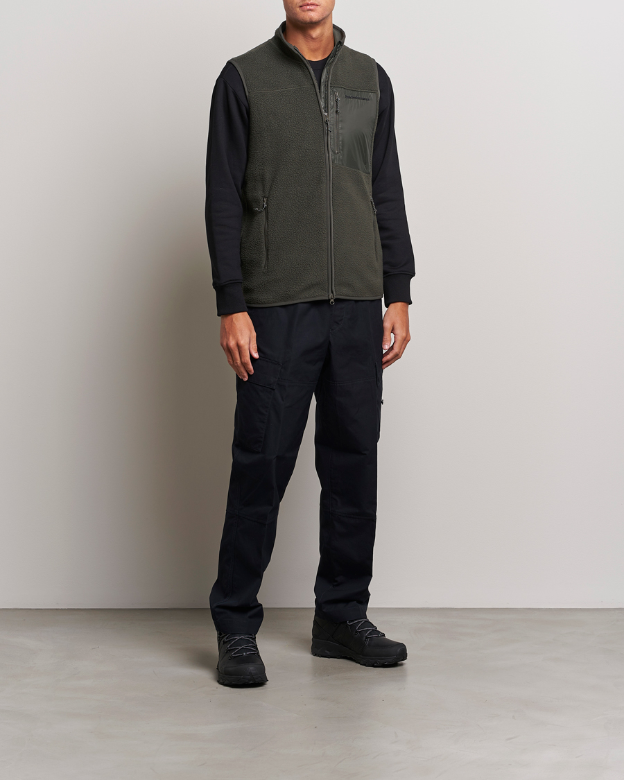 Hombres | Chalecos | Peak Performance | Pile Vest Olive Extreme