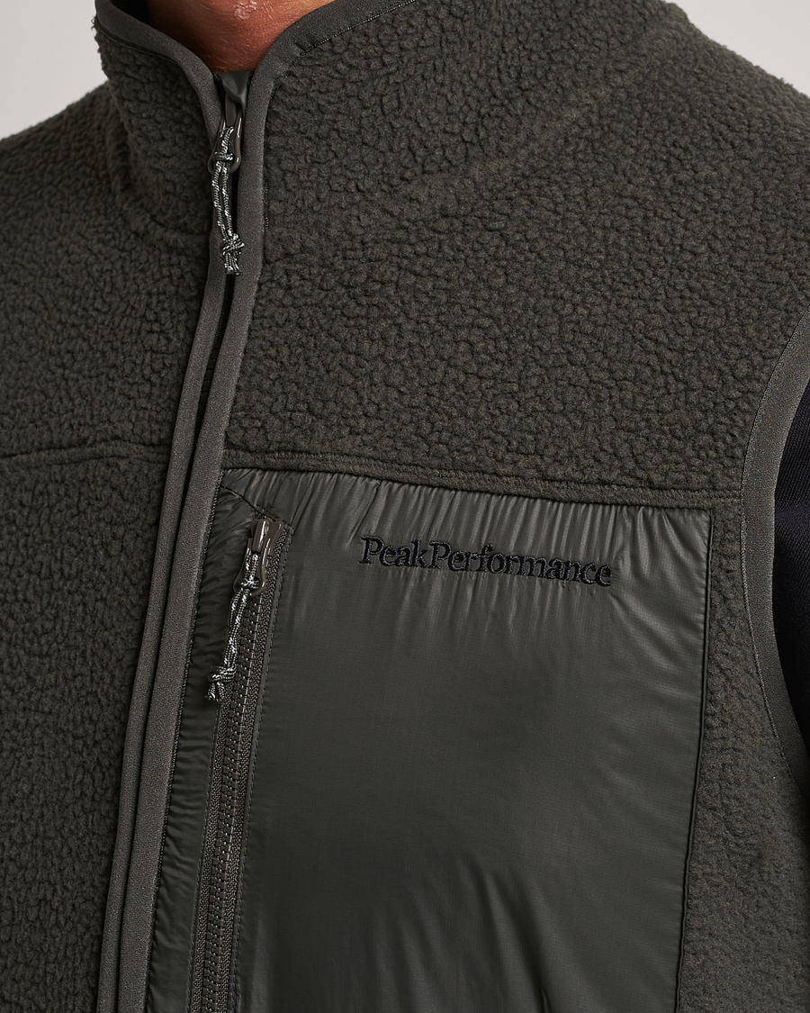 Hombres | Chalecos | Peak Performance | Pile Vest Olive Extreme