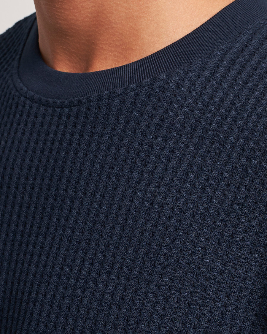 Hombres | Camisetas | Samsøe Samsøe | Samsøe & Samsøe Dino Waffle Knitted Crew Neck T-Shirt Salute Navy