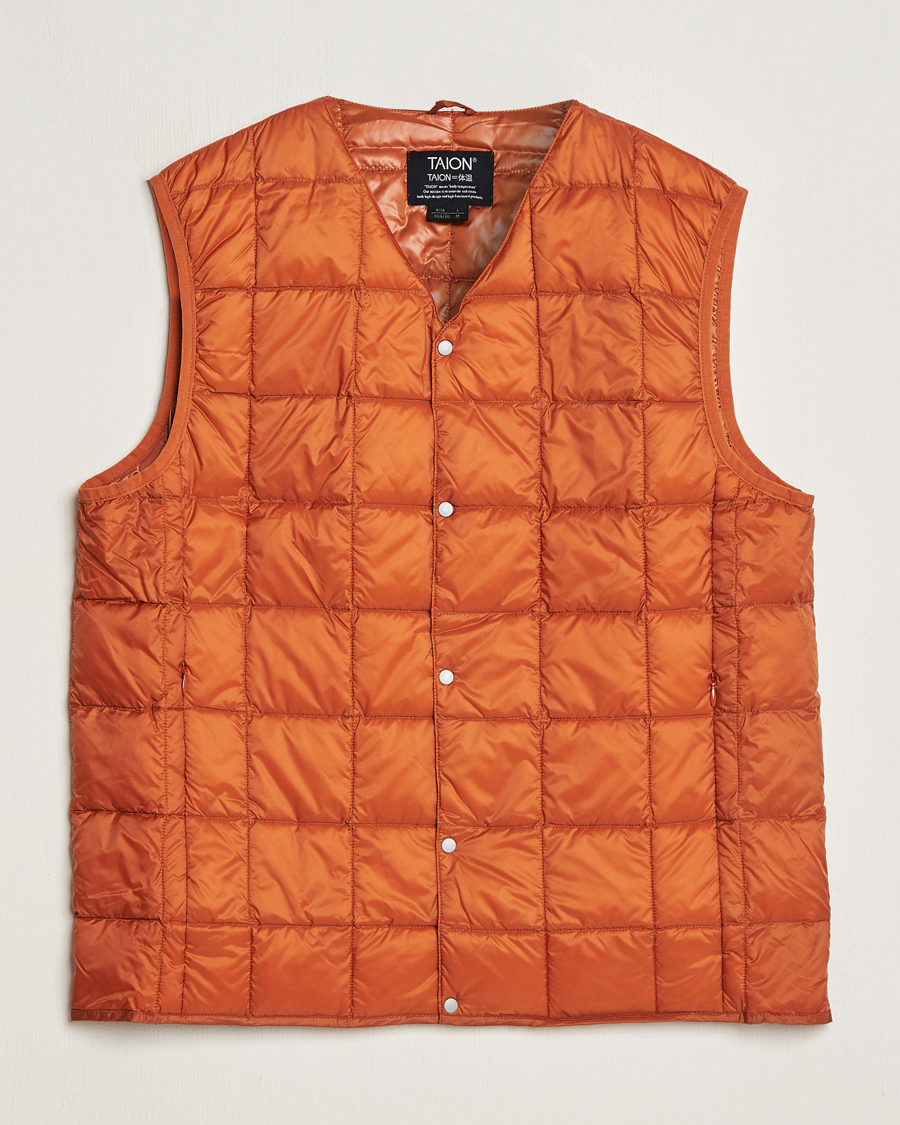 Hombres | Abrigos y chaquetas | TAION | V-Neck Lightweight Down Vest Brick Orange