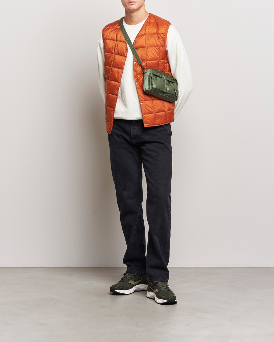 Hombres | Abrigos y chaquetas | TAION | V-Neck Lightweight Down Vest Brick Orange
